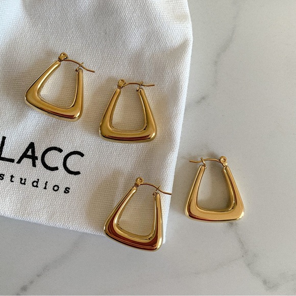 COPY - Gold triangle hoops earrings, hoops earrings, triangle earrings, gold je… - Picture 3 of 6